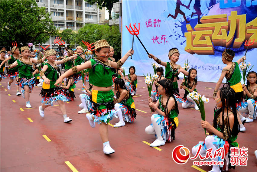 重庆一小学办运动会 展现30个奥运参赛国文化