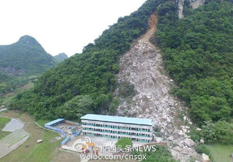 受强降雨影响，21日中午，广西融安县发生山体塌方。