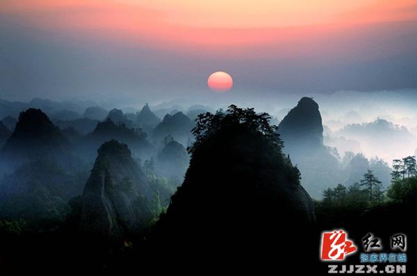 怀化万佛山侗寨景区“邀客”张家界