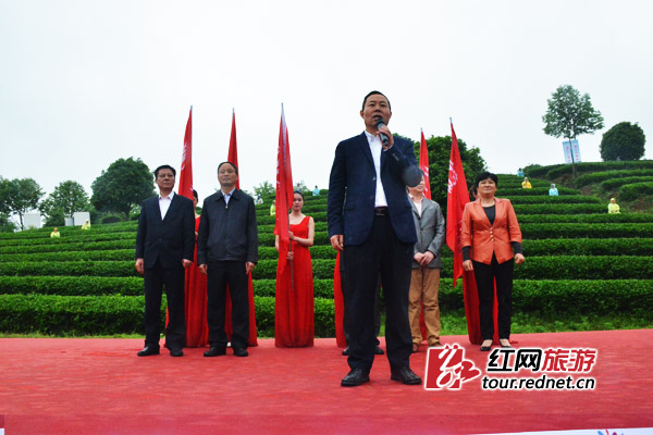 湖南省旅游局党组成员、副局长高扬先宣布活动开幕。