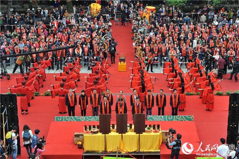 4月24日,2016年“中华茶祖节-南岳祭茶大典”在南岳大庙隆重举行。