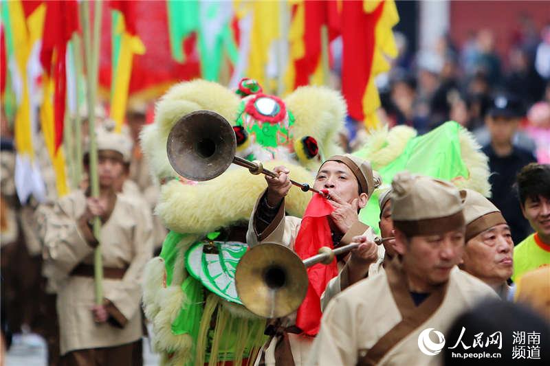 4月24日,2016年“中华茶祖节-南岳祭茶大典”在南岳大庙隆重举行。
