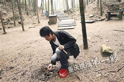 25岁小伙嫌上班累工资低宅家昏睡(图)