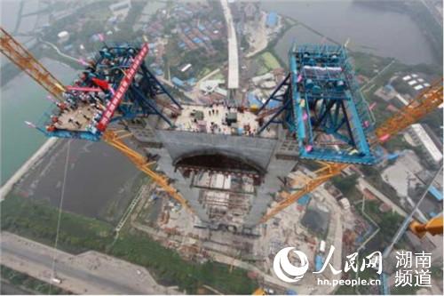 航拍的现场画面    章正国摄