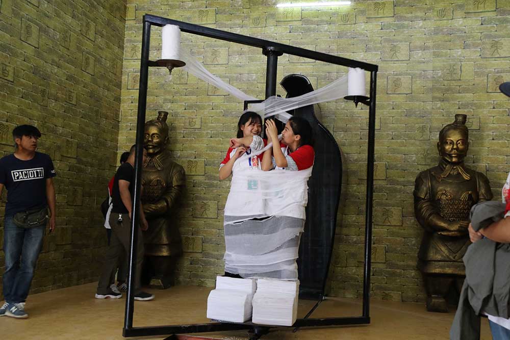 《麦咭嘉年华》体验石像密室