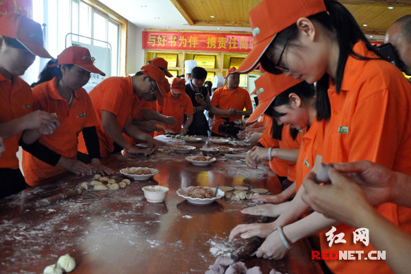 4月30日，长沙“御凤凰”杯首届面点师技艺大赛在麓谷国际工业园举行。