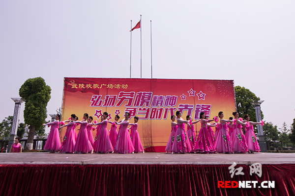 开场舞蹈《沂蒙情》。