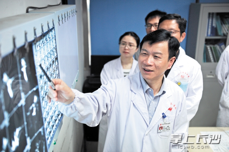 湘雅专家胡国潢转战市第四医院 定期坐诊乡镇卫生院