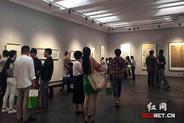 “精神视觉——2016青年美术家‘五·四’提名展”在湖南省画院美术馆开幕。
