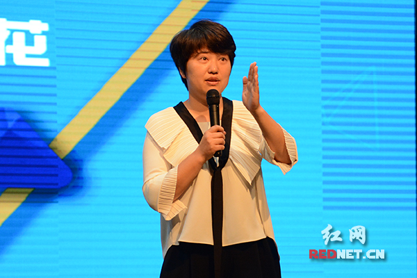 张丹丹担任“青年说”活动主讲。