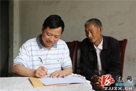 慈利：邱初开深入许家坊土家族乡杨桥村开展精准扶贫