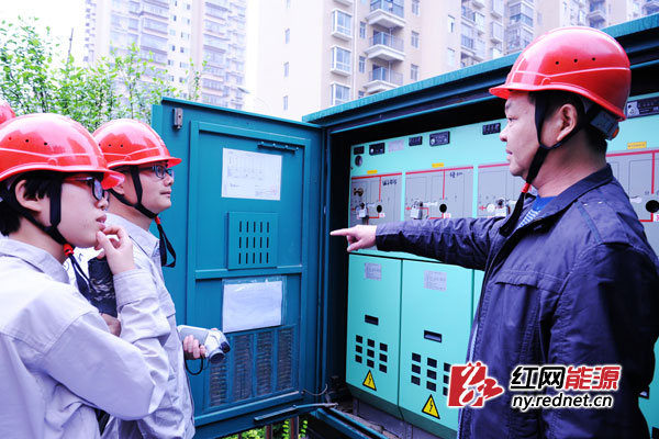 4、老师傅章伟和新进员工龙波联合开课,新老传承,实现了技艺的传承,促进共同发展。