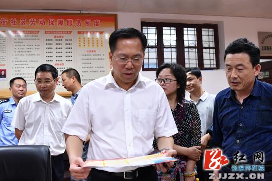【警视窗】胡志文在永定区后溶街社区调研“三联四建”工作