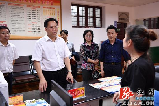 【警视窗】胡志文在永定区后溶街社区调研“三联四建”工作