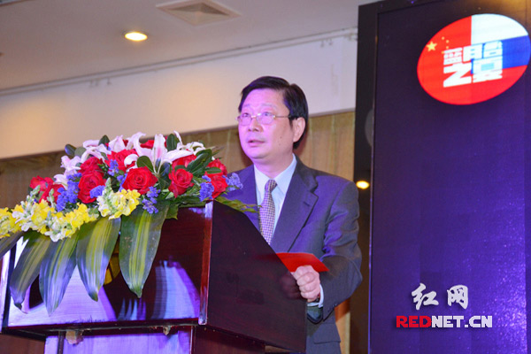 湖南省商务厅副厅长周越宣布宁乡经开区“2016蓝月谷之夏活动季”开幕并讲话。