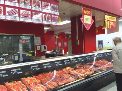 沃尔玛宣武门店没有任何补贴肉的标识。