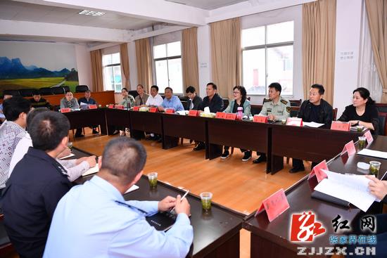 【警视窗】胡志文调研桑植县扶贫攻坚工作