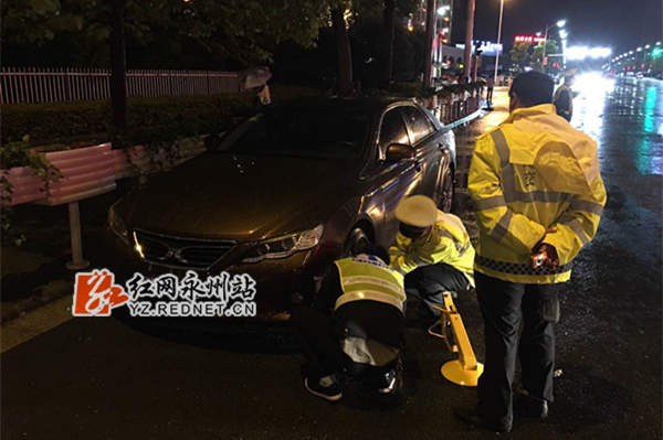 雨夜锁车