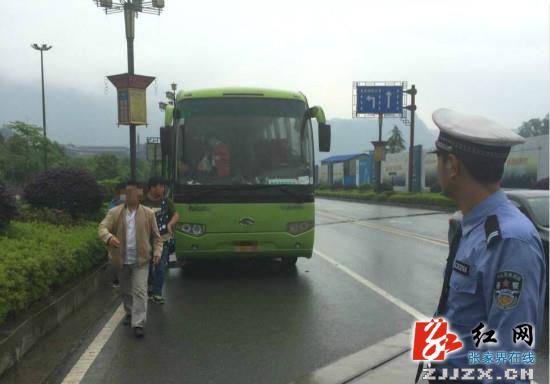 【交警直通车】张家界交警查获一起无证毒驾违法行为