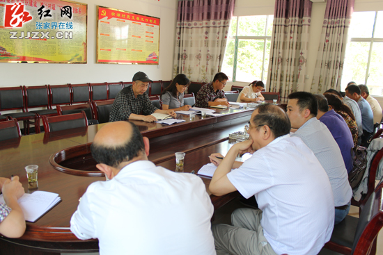 田华玉到联系村调研指导精准扶贫和小康建设工作
