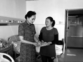 婴儿出生才54天屁股上瘤子疯长到比头还大（图）