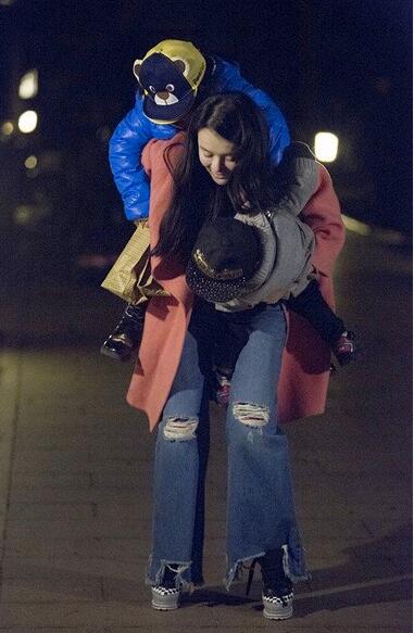 《妈妈是超人》冉莹颖和轩轩、皓皓