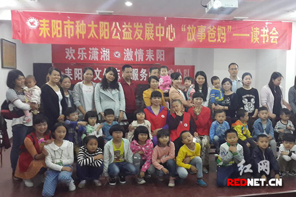 5月8日，20余名小朋友和父母亲聚集在耒阳市图书馆的活动室内，共同享受读书的乐趣。