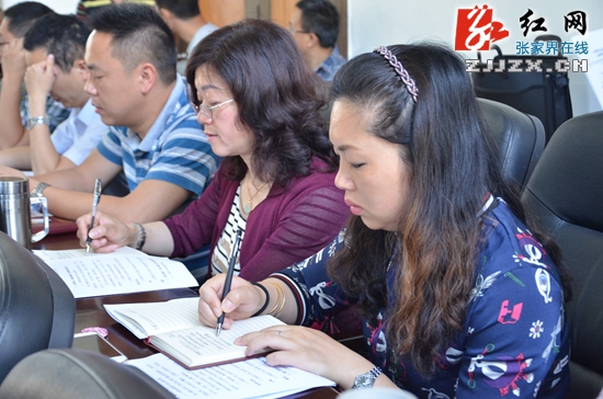 张家界：纪委书记上党课 语重心长传“内功”