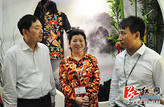 【连线文博会】第十二届深圳文博会今日开幕 王志刚带队考察部分文博会展馆