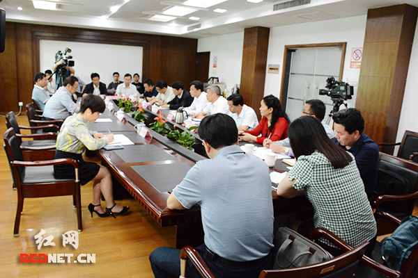 5月13日下午，湖南省纪委对13位新任省管纪检干部进行集体谈话。