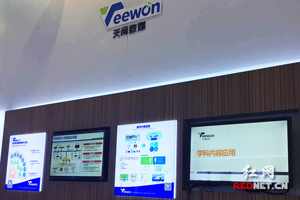 第12届深圳文博会上，天闻数媒通过LED屏展示其数字教育整体解决方案。