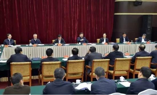 图为：2016年1月18日，省部级主要领导干部学习贯彻十八届五中全会精神专题研讨班在中央党校开班。习近平在开班式上发表重要讲话。