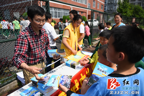 纪念“512”汶川大地震 天门小学举行地震疏散演练活动