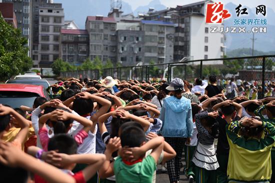 纪念“512”汶川大地震 天门小学举行地震疏散演练活动