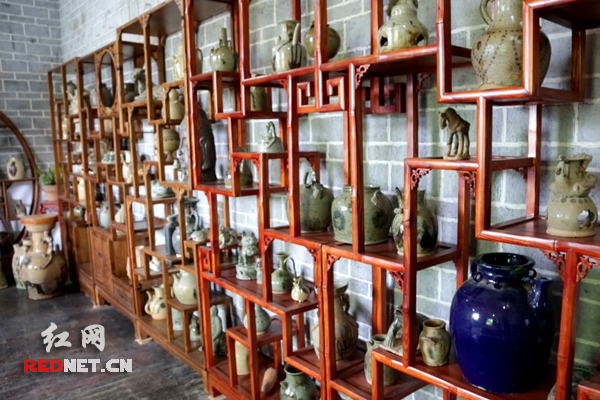 国家级非物质文化遗产传承人、陶瓷工艺美术大师胡武强创作的陶艺精品。