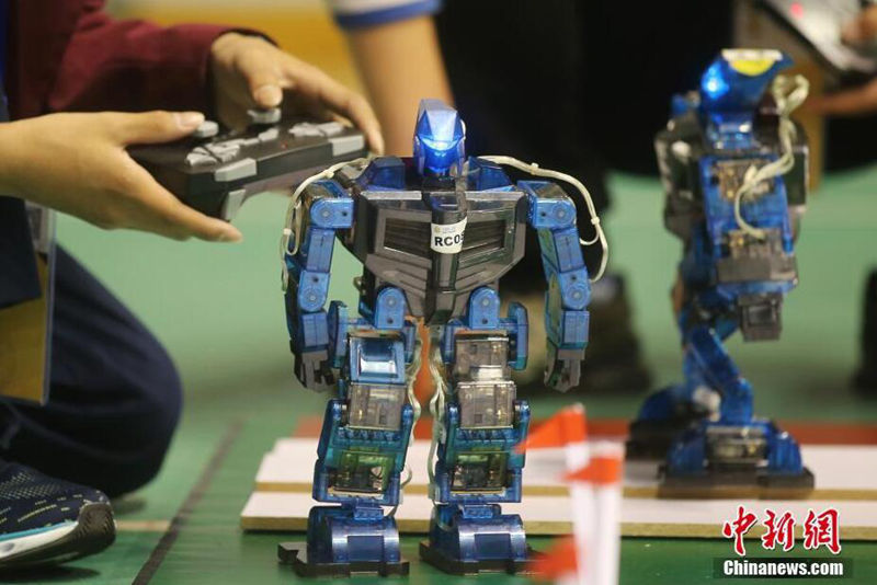 内地青少年科技竞赛“玩转”机器人【2】