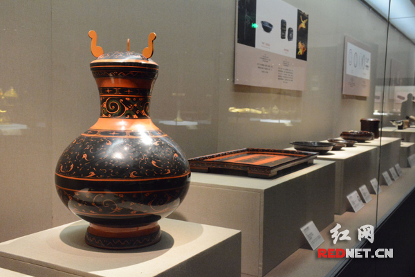 展出的文物，展示了汉代高度发达的物质文明，还原了汉代王侯贵族的奢华生活。
