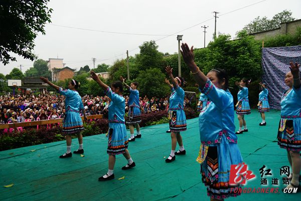 古伦村表演节目《侗寨美》