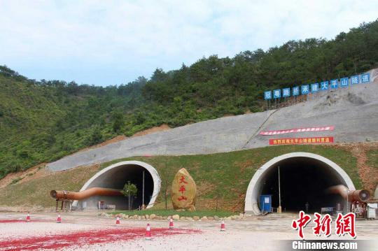 兴华高速大平山隧道双向贯通预计2017年全线通车