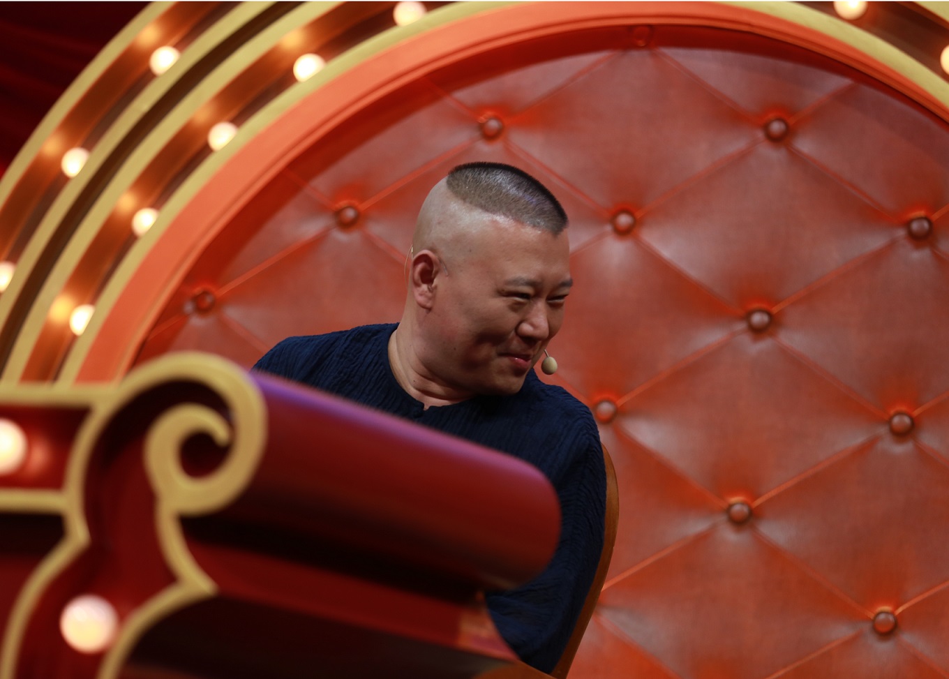被逼负责郭德纲表情尴尬