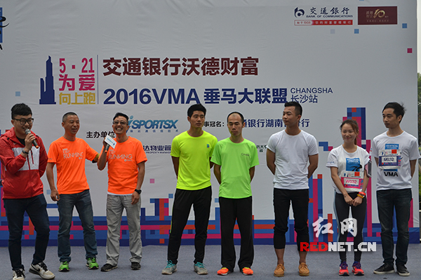 21日，“5󈵝为爱向上”体运通2016VMA垂直马拉松赛事在长沙拉开序幕。
