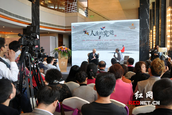5月21日下午，首度来湖南的国学大师罗锦堂与长沙观众分享“人生的究竟”。