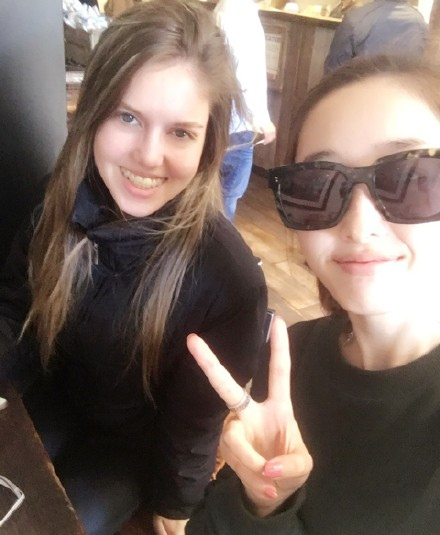 蒋梦婕和友人合照