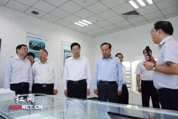 湖南省党政代表团考察重庆。