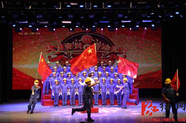 参赛队合唱《保卫黄河》
