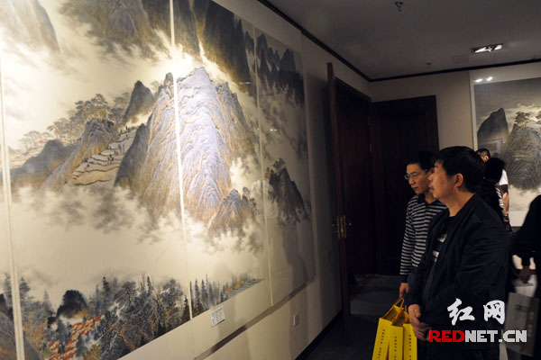 展览共展出作品80幅，观众可以免费观展。