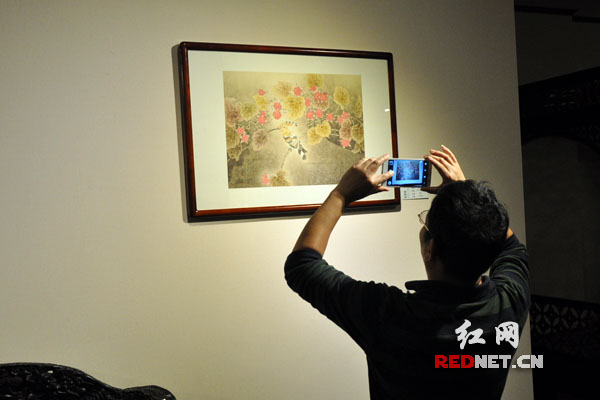 展览将持续至6月10日。