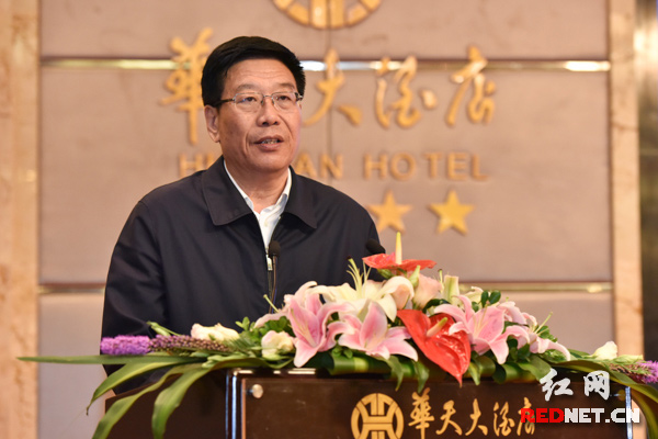 湖南省委书记、省人大常委会主任徐守盛讲话。