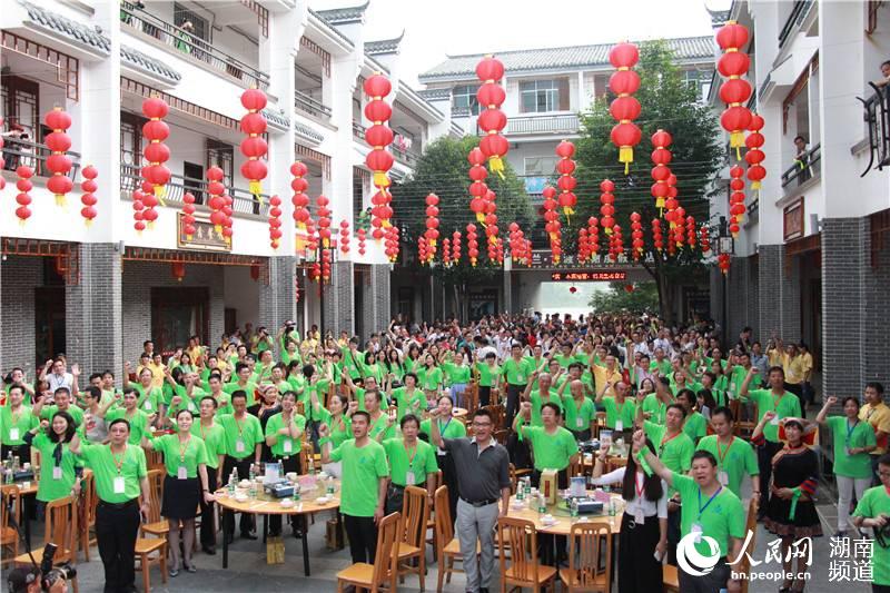 号召居民和游客爱护东江湖