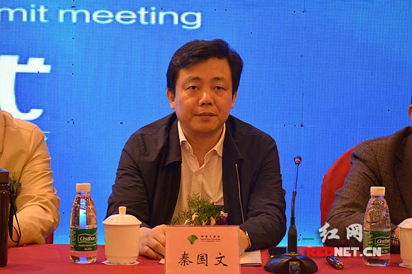 省委全面深化改革领导小组办公室专职副主任秦国文作专题主旨报告。